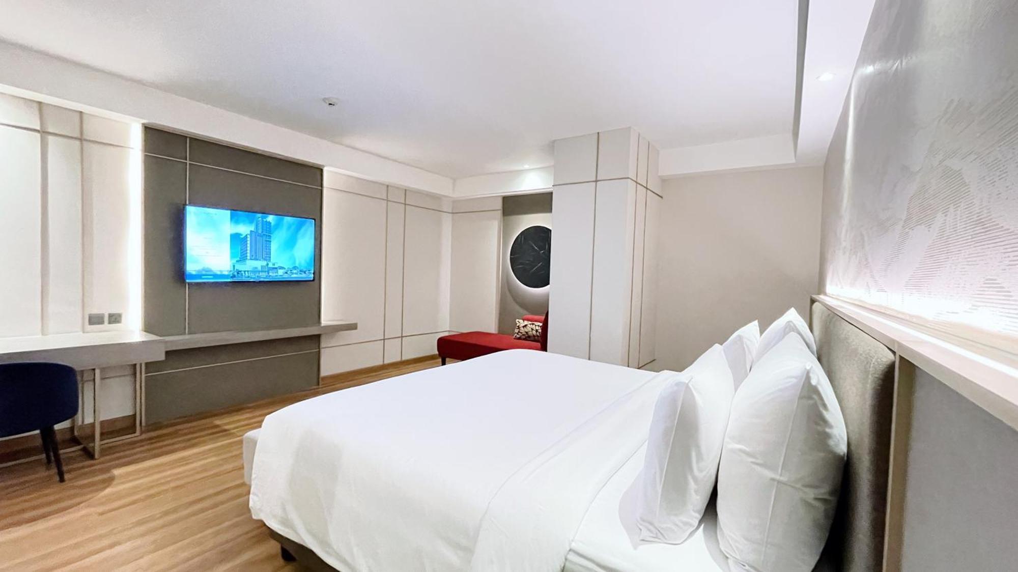 Platinum Hotel Tunjungan Surabaya Exterior foto