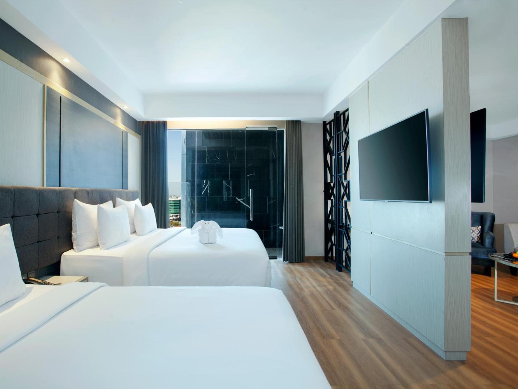 Platinum Hotel Tunjungan Surabaya Exterior foto