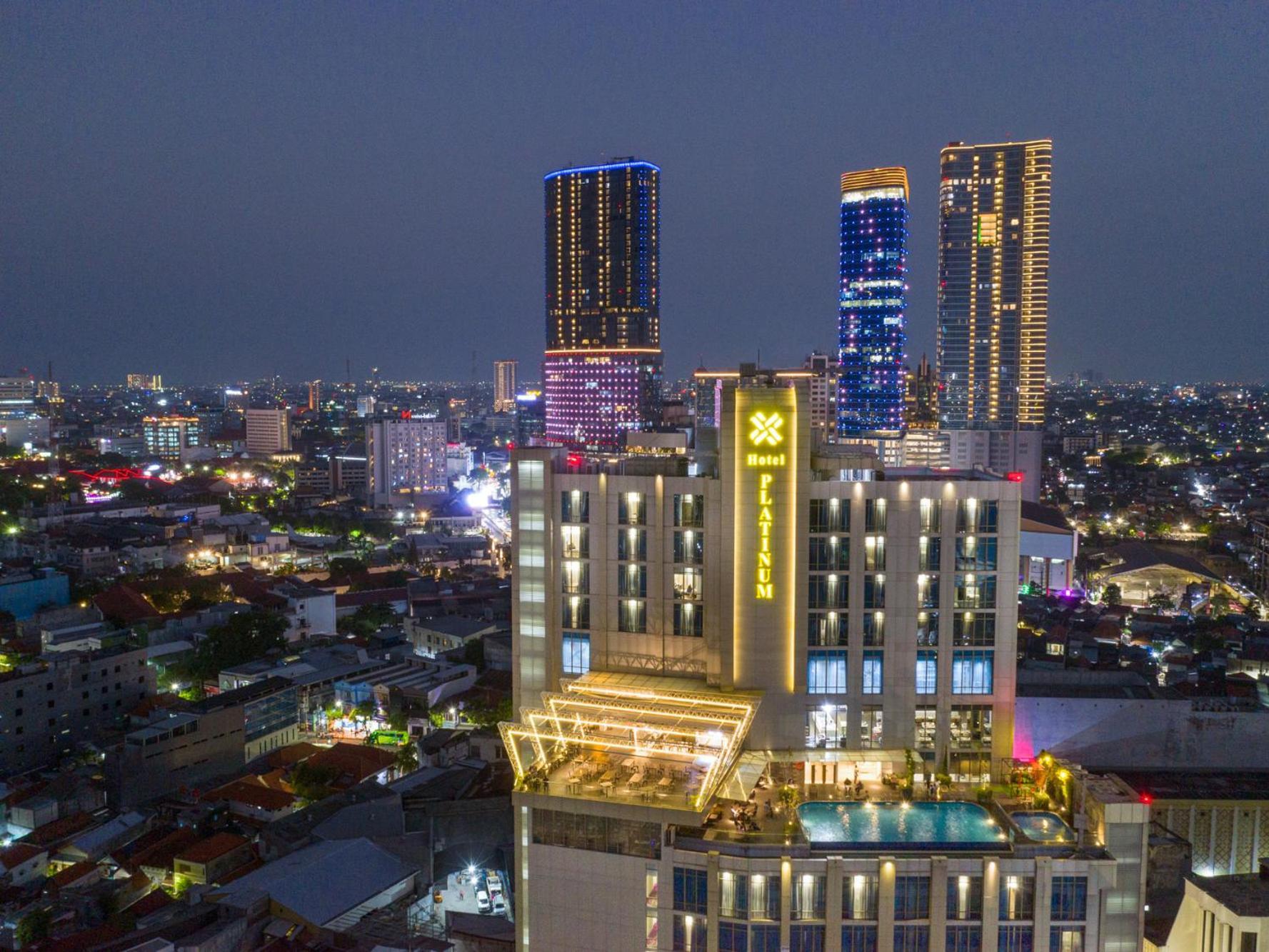 Platinum Hotel Tunjungan Surabaya Exterior foto