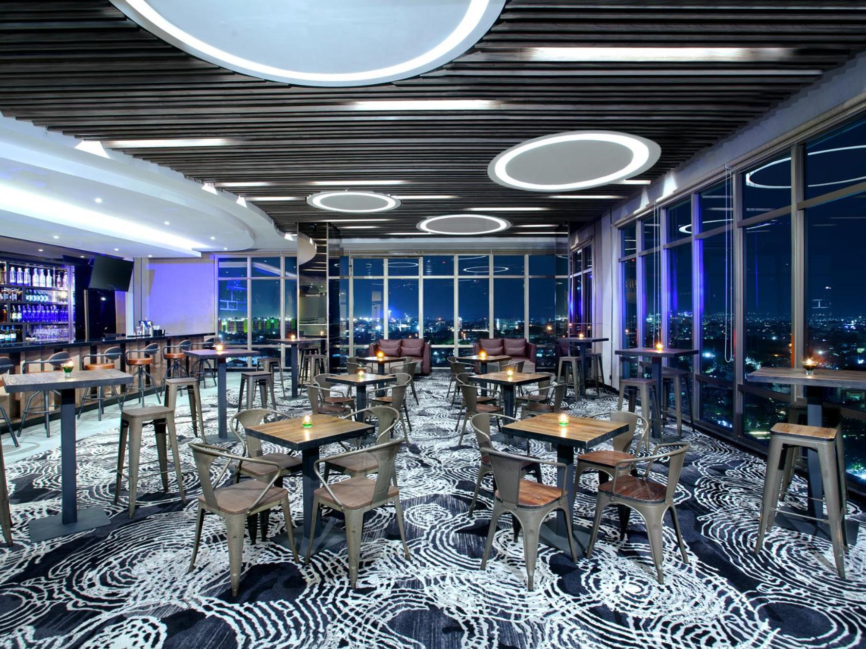 Platinum Hotel Tunjungan Surabaya Exterior foto